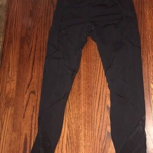 RARE style Lululemon lace black leggings 7/8